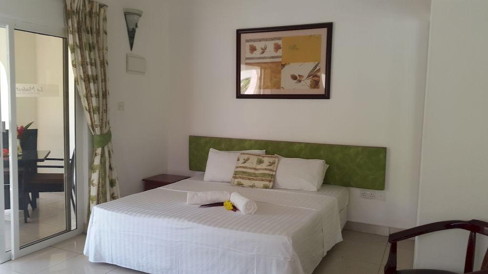 La Modestie Guest House Grand Anse  Exterior foto