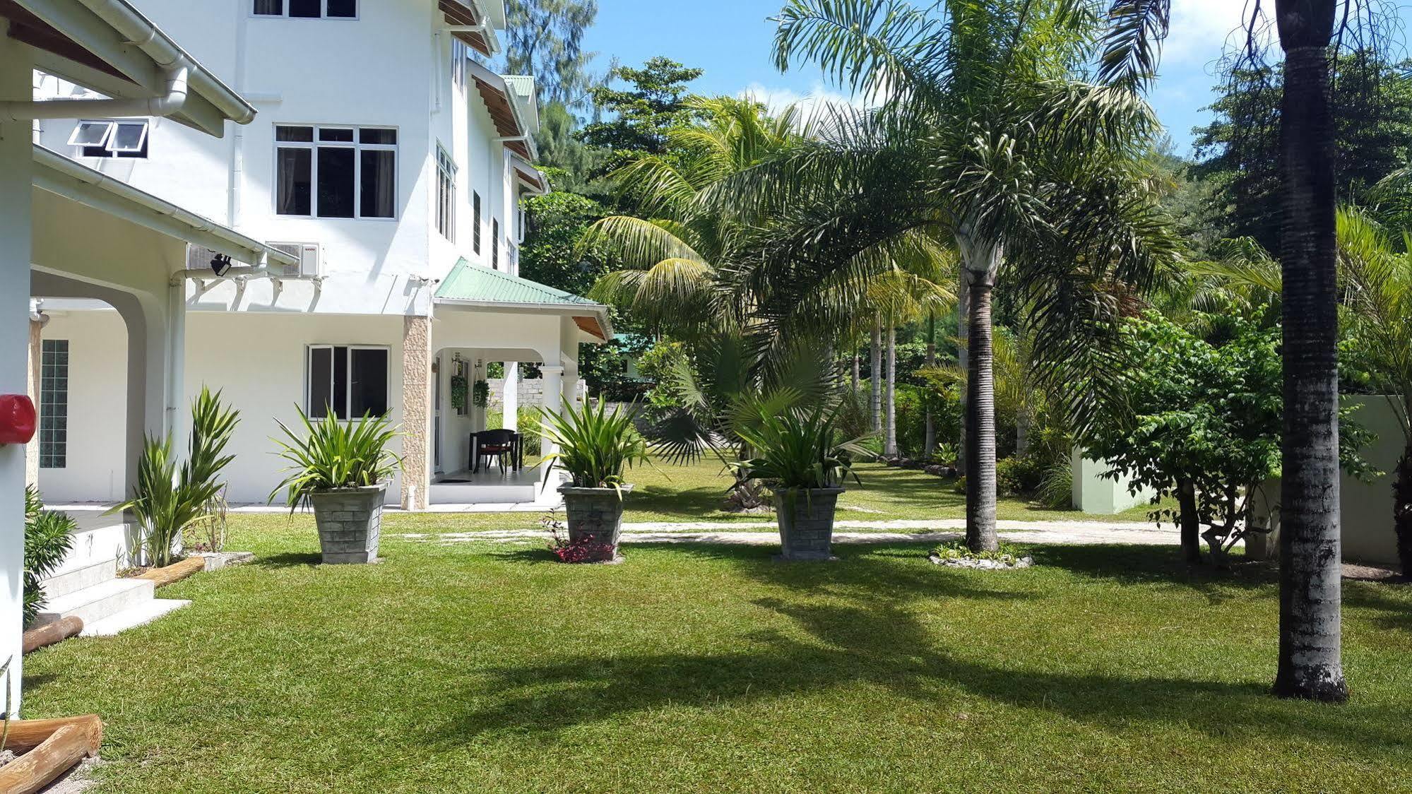La Modestie Guest House Grand Anse  Exterior foto