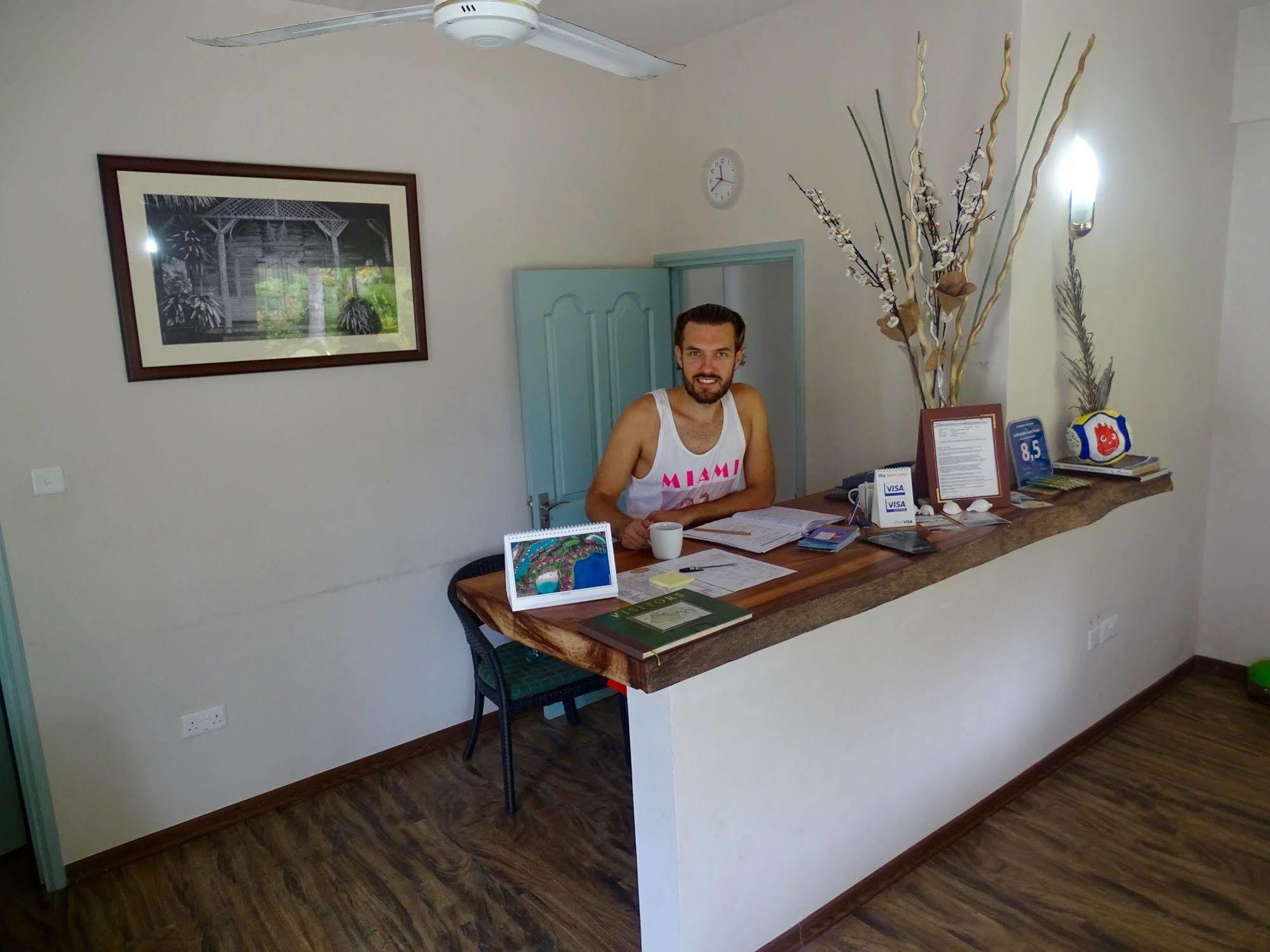 La Modestie Guest House Grand Anse  Exterior foto