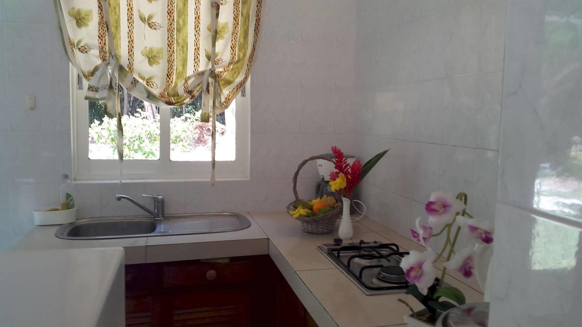La Modestie Guest House Grand Anse  Exterior foto