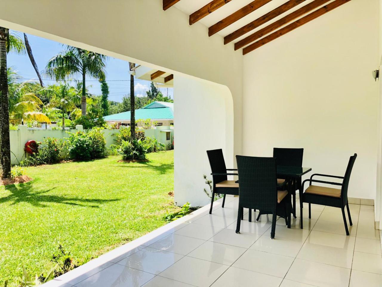 La Modestie Guest House Grand Anse  Exterior foto